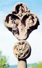 Croix de la Charme en andésite située à la sortie de Glaine, en direction de Montaigut, proviendrait, selon J. Baudouin, du cimetière de l’ancien village de Saint-Genès, aujourd’hui abandonné.